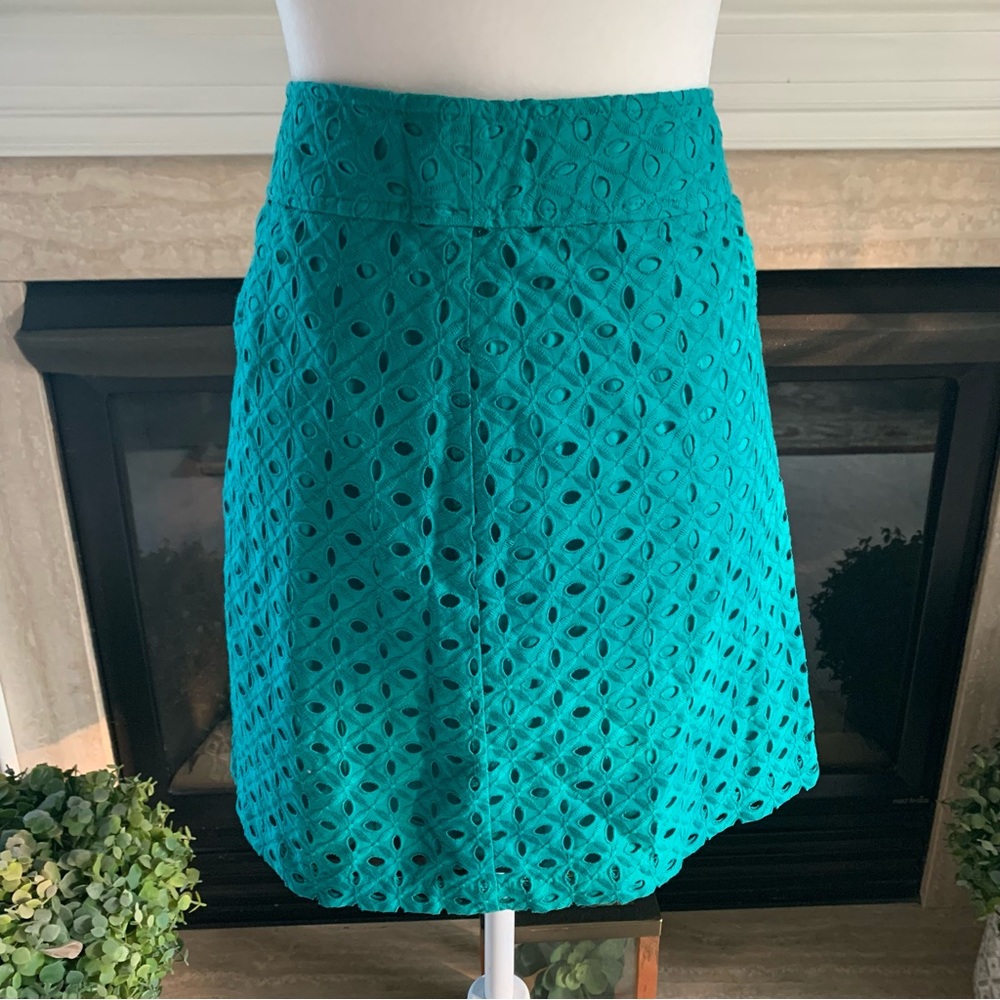 Ann Taylor Teal Eyelet Design Skirt (Size 8P)